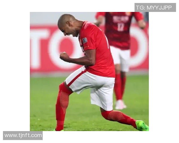 实在不理解足球明星为何在场上光鲜亮丽却生活中常常陷入困扰与争议